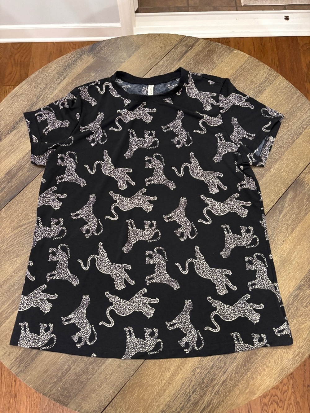 Animal Print Short Sleeve Top Size Large Never Worn